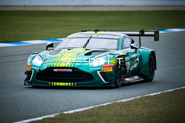 Rennfahrzeug auf der Rennstrecke