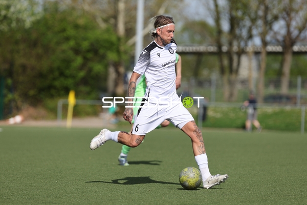 Spieler Nummer 6 von FV Fortuna Heddesheim beim Schuss