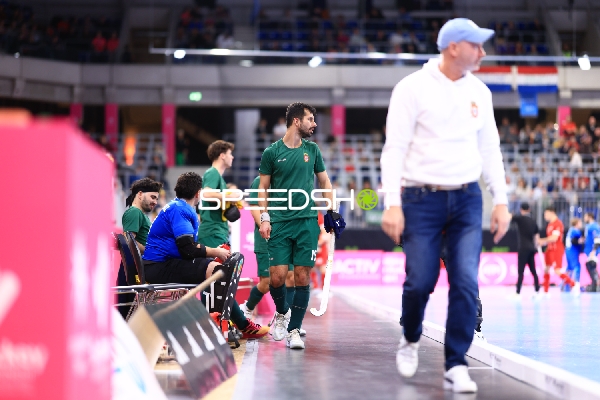 Luís PEREIRA (15; Portugal) am Spielfeldrand