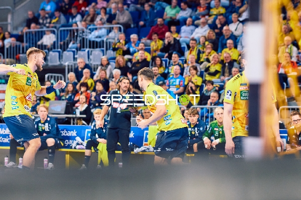 Ein Spieler von Rhein Neckar Löwen im Angriff.