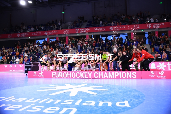 Feier der EuroHockey Champions Christoph SANDBICHLER (40; Österreich) und Sebastian EITENBERGER (5; Österreich)