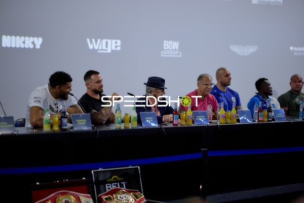 Ringside-Zone Face-Off Pressekonferenz