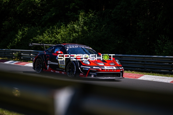 Rennfahrzeug auf der Rennstrecke