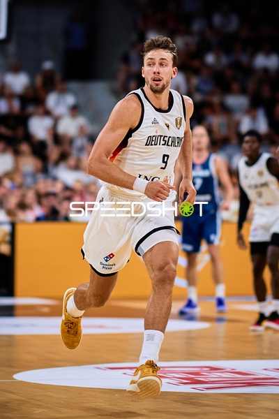 Franz Wagner (9; Deutschland) auf dem Court