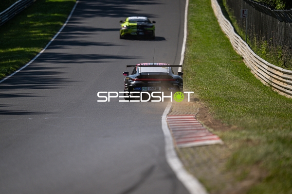 Rennfahrzeug auf der Rennstrecke