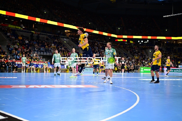 David More (15; Rhein Neckar Löwen) mit Sprungwurf