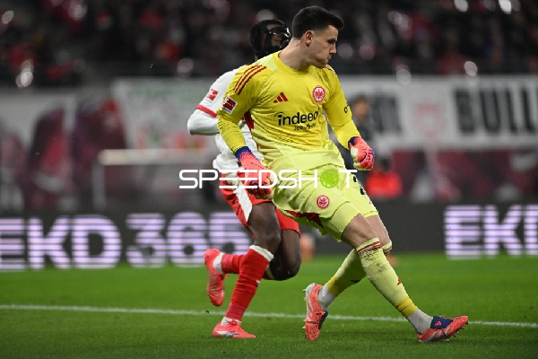 Torwart Michael Zetterer (23; Eintracht Frankfurt) in Aktion