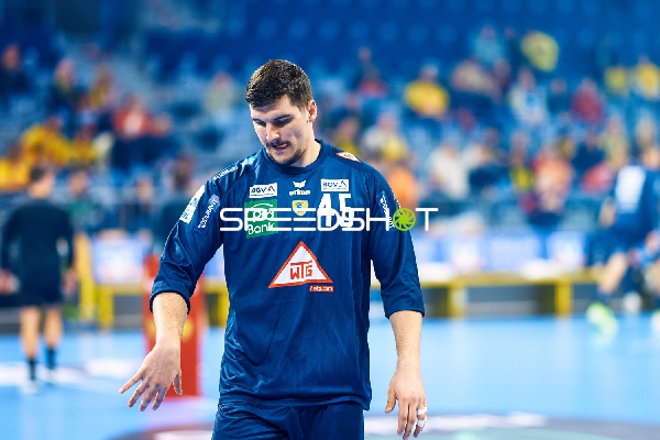 Spieler bereitet sich auf das Spiel vor