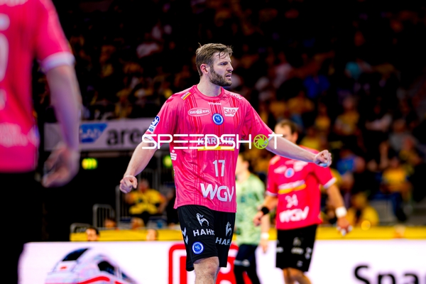 Spieler gestikuliert kommunikativ