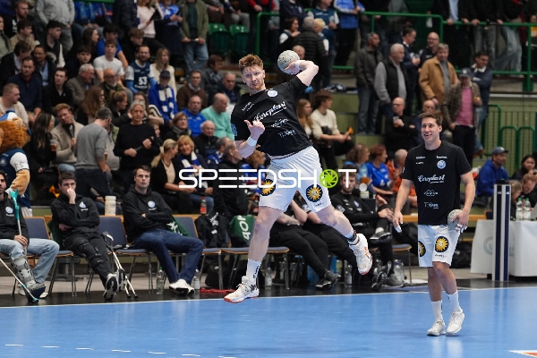 Szene mit Johannes Wasielewski (77; Bergischer HC) und Teamkollegen