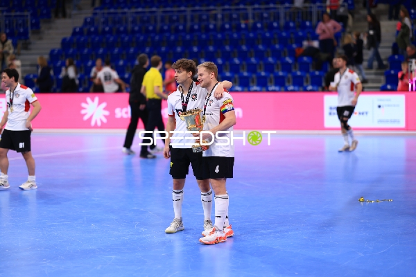 Marcin NYCKOWIAK (10; Österreich) mit Pokal im SNP-Dome