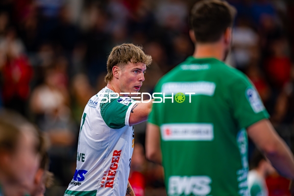 Spieler Victor Klöve (7;Frisch Auf Göppingen) gestikuliert