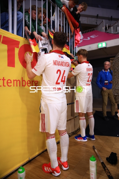 Autogrammstunde von Mateusz NOWAKOWSKI (24; Polen) und Eryk BEMBENEK (23; Polen)