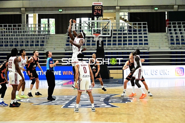 Zweikampf um den Ball