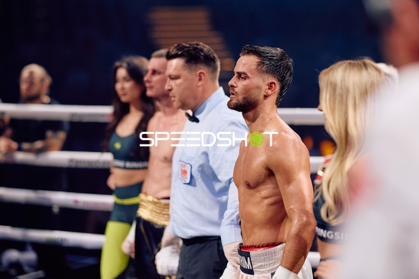 Boxer Devrim Gökduman (101; VIP) in Ringside Zone