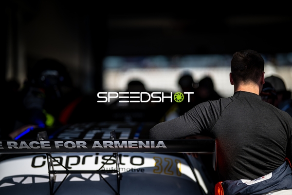 Fahrzeug in der Boxengasse