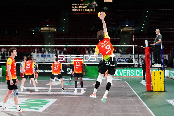 Spielszene mit Nimo Benne (21; BADEN VOLLEYS SSC Karlsruhe)