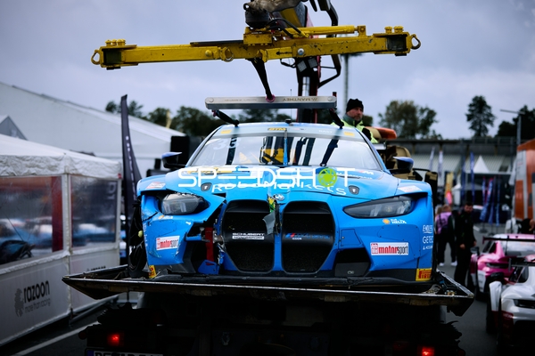 Beschädigtes Fahrzeug am Hockenheimring