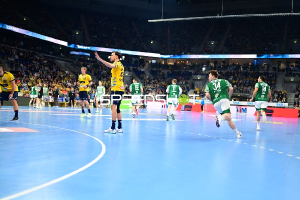 Patrick Groetzki (24; Rhein Neckar Löwen) läuft im Vordergrund