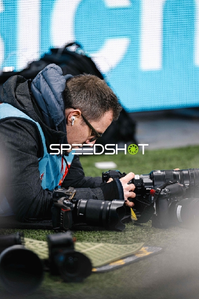 Fotograf am Spielfeldrand