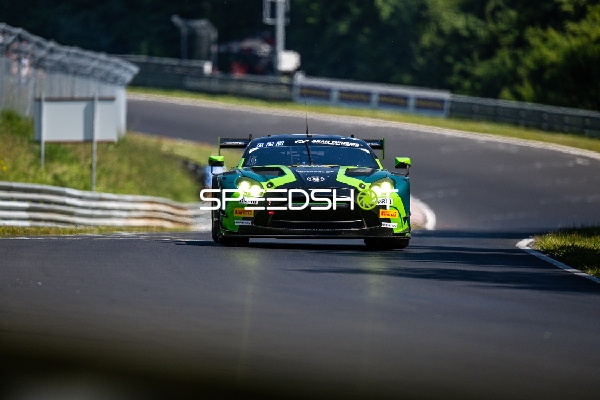 Rennfahrzeug auf der Rennstrecke