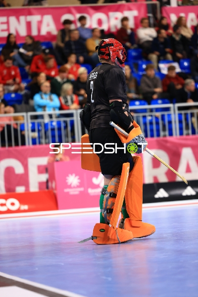 Torwart mit Nummer 2 in Aktion