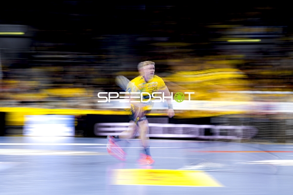 Dribbling von Haukur Thrastarson (25; Rhein Neckar Löwen)