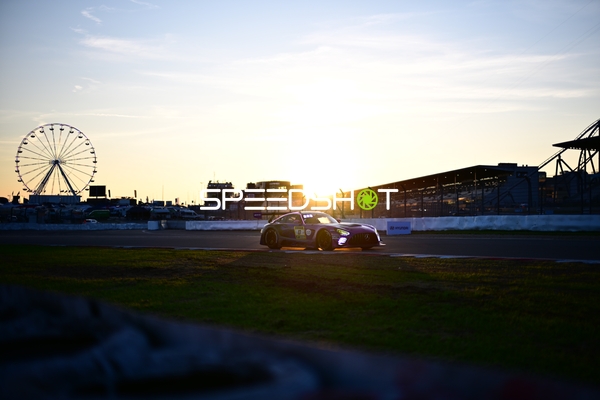 Rennfahrzeug auf der Rennstrecke