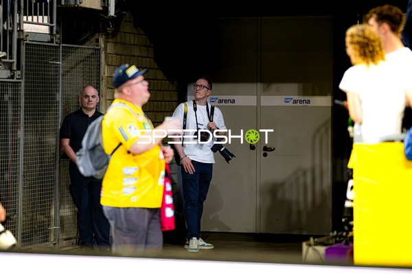 Offizielle in SAP Arena