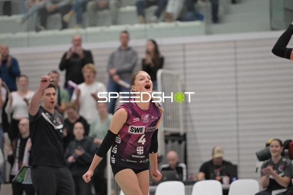 Lotte Goertz (4; Schwarz-Weiß Erfurt) jubelt