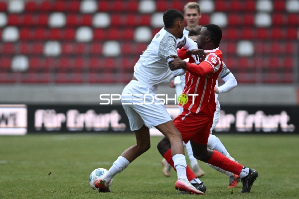 Zweikampf um den Ball