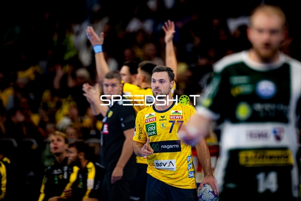 Dani Baijens (77; Rhein Neckar Löwen) positioniert sich