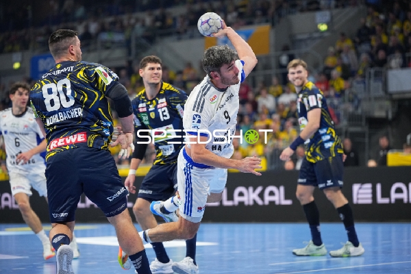 Jacob Lassen (9; HSV Hamburg) mit Wurf