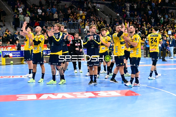 Jubel von Edwin Aspenbäck (78; Rhein Neckar Löwen) und Teamkollegen