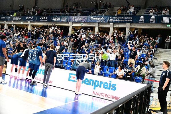 MLP Academics verbeugen sich