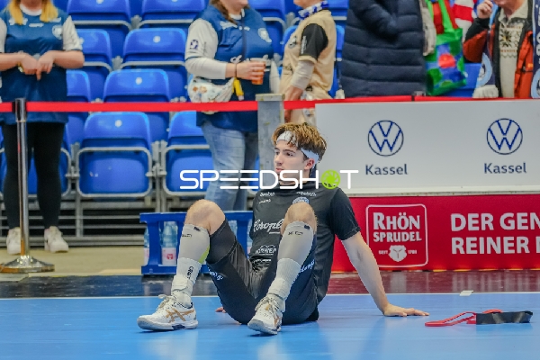 Soeren Servos (6; Bergischer HC) in Pause