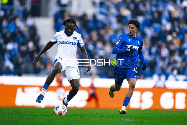 Spielszene mit Ballkontrolle