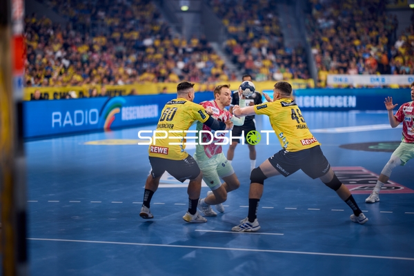 Mathias Gidsel (19, Füchse Berlin) unter Druck