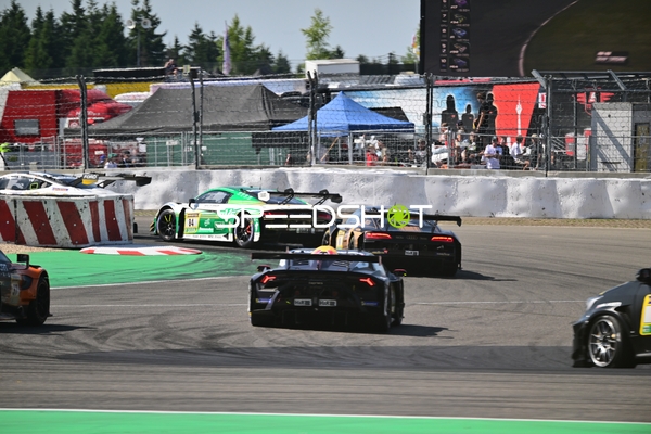 Falken Motorsports Audi R8 LMS auf der Rennstrecke