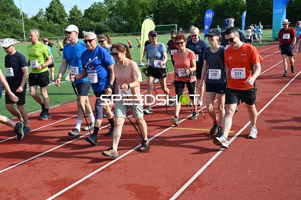 Teilnehmer beim Nordic Walking