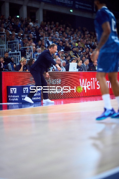 Jacques Schneider (999; Gladiators Trier) gibt Anweisungen