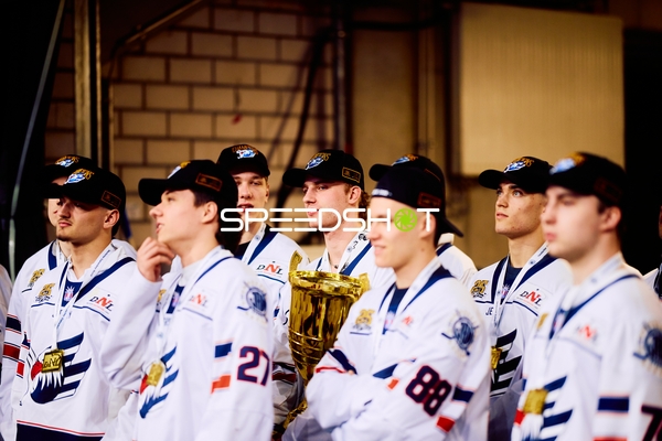 Jungadler feiern Meisterschaftstitel