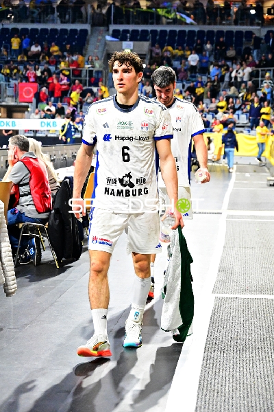 Casper Ulrich Mortensen (6; HSV Hamburg) und Jacob Lassen (9; HSV Hamburg) in Szene