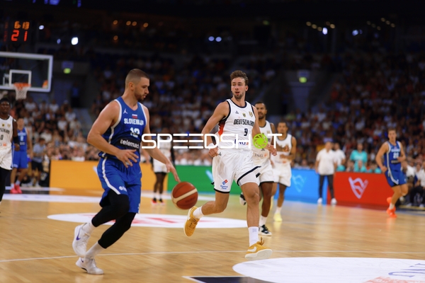 Zweikampf um den Ball