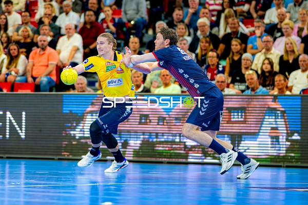 Tackle Juri Knorr (10;Rhein Neckar Löwen) gegen SG Flensburg