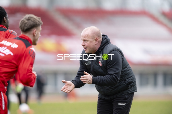 Trainer gibt Anweisungen