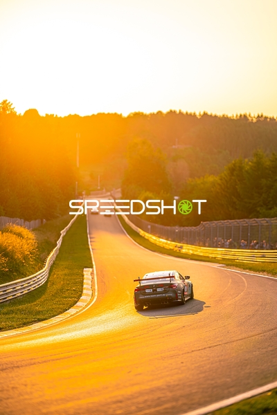 Rennfahrzeug auf der Rennstrecke