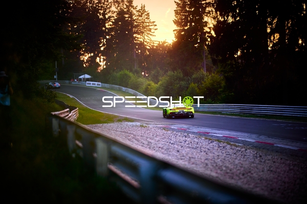 Rennfahrzeug auf der Strecke