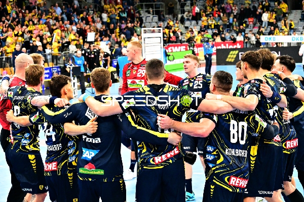 Szene mit David Späth (29; Rhein Neckar Löwen) und Haukur Thrastarson (25; Rhein Neckar Löwen)