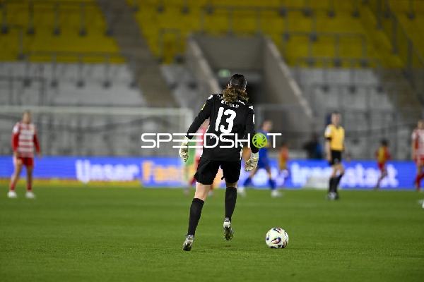Hannah Etzold (13; CZJ) mit Ball